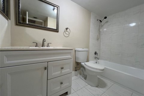Condo in Miami, Florida, 1 bedroom № 1968491 - photo 19