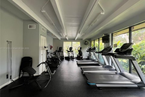 Condo in Miami, Florida, 1 bedroom № 1968491 - photo 6