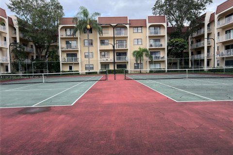 Condo in Miami, Florida, 1 bedroom № 1968491 - photo 8