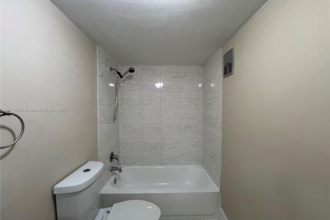 Condo in Miami, Florida, 1 bedroom № 1968491 - photo 20