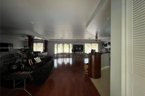 Condo in Miami, Florida, 1 bedroom № 1968491 - photo 11