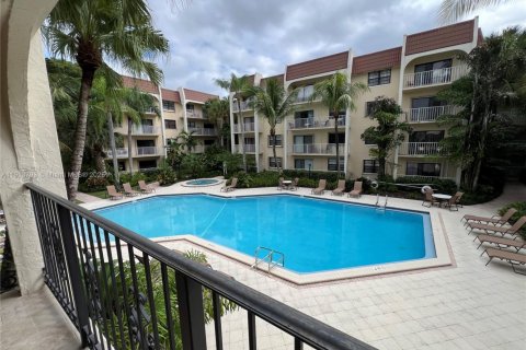 Condo in Miami, Florida, 1 bedroom № 1968491 - photo 10