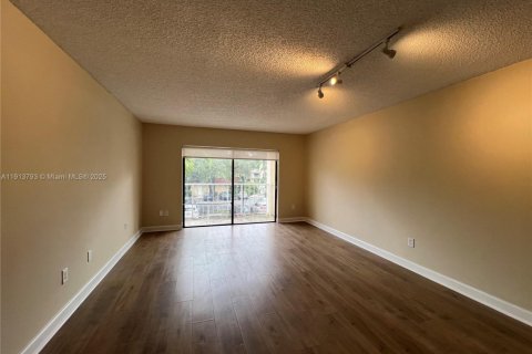 Condo in Miami, Florida, 1 bedroom № 1968491 - photo 23