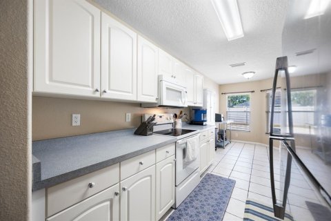 House in Palmetto, Florida 3 bedrooms, 124.77 sq.m. № 2208199 - photo 15