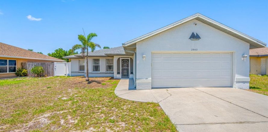 House in Palmetto, Florida 3 bedrooms, 124.77 sq.m. № 2208199