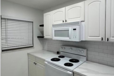 Condo in Davie, Florida, 2 bedrooms  № 2002821 - photo 2