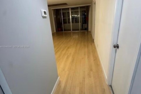 Condo in Davie, Florida, 2 bedrooms  № 2002821 - photo 14