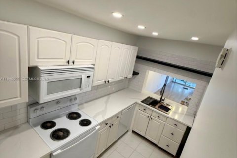 Condo in Davie, Florida, 2 bedrooms  № 2002821 - photo 4