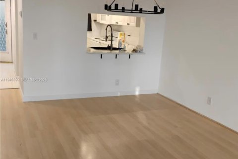 Condo in Davie, Florida, 2 bedrooms  № 2002821 - photo 8