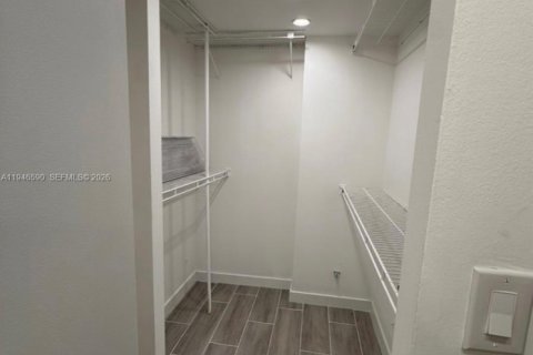 Condo in Davie, Florida, 2 bedrooms  № 2002821 - photo 12