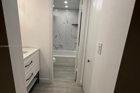Condo in Davie, Florida, 2 bedrooms  № 2002821 - photo 13