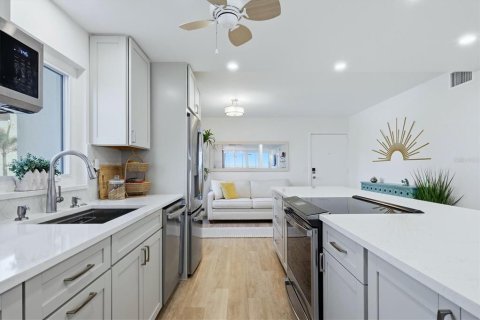 Condo in Venice, Florida, 2 bedrooms № 2229339 - photo 7