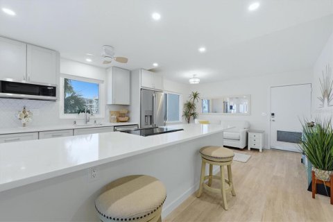 Condo in Venice, Florida, 2 bedrooms № 2229339 - photo 6
