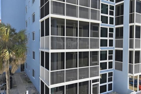 Condo in Venice, Florida, 2 bedrooms № 2229339 - photo 30