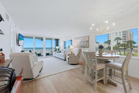 Condo in Venice, Florida, 2 bedrooms № 2229339 - photo 9