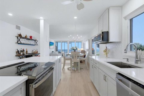 Condo in Venice, Florida, 2 bedrooms № 2229339 - photo 5