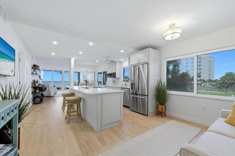 Condo in Venice, Florida, 2 bedrooms № 2229339 - photo 2