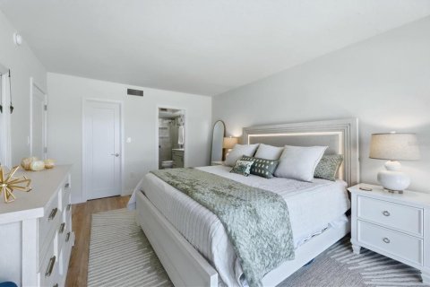 Condo in Venice, Florida, 2 bedrooms № 2229339 - photo 19