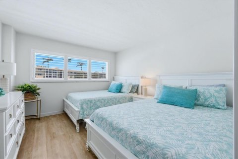 Condo in Venice, Florida, 2 bedrooms № 2229339 - photo 23