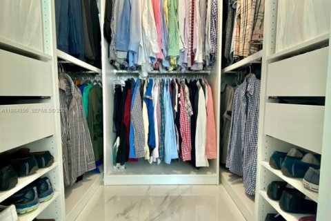 Снять в аренду кондоминиум в Майами, Флорида 2 спальни, 98.29м2, № 2045659 - фото 23