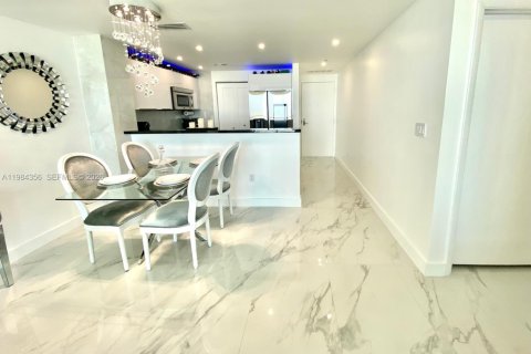 Снять в аренду кондоминиум в Майами, Флорида 2 спальни, 98.29м2, № 2045659 - фото 8