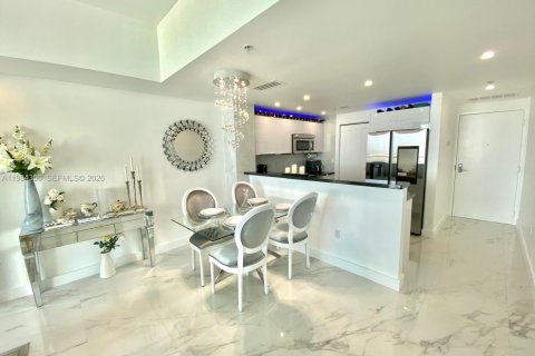 Снять в аренду кондоминиум в Майами, Флорида 2 спальни, 98.29м2, № 2045659 - фото 5