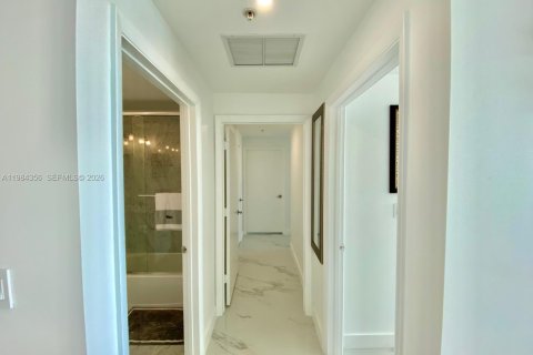 Снять в аренду кондоминиум в Майами, Флорида 2 спальни, 98.29м2, № 2045659 - фото 25