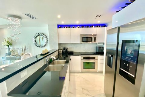 Снять в аренду кондоминиум в Майами, Флорида 2 спальни, 98.29м2, № 2045659 - фото 11