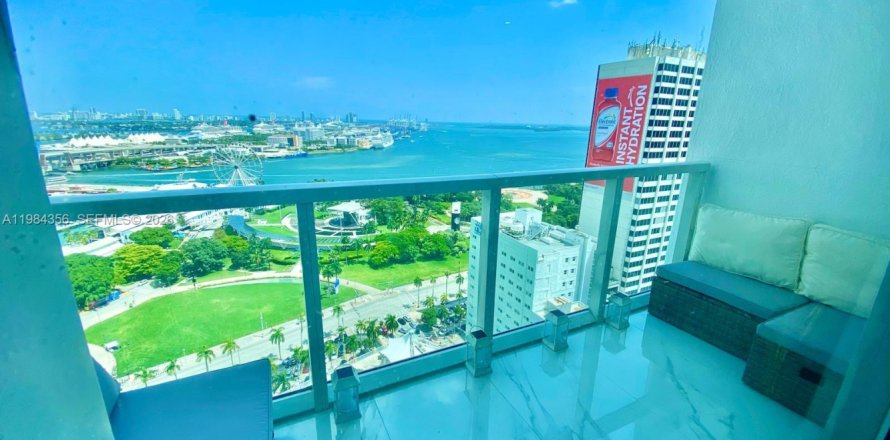 Кондоминиум с 2 спальнями в Майами, Флорида № 2045659