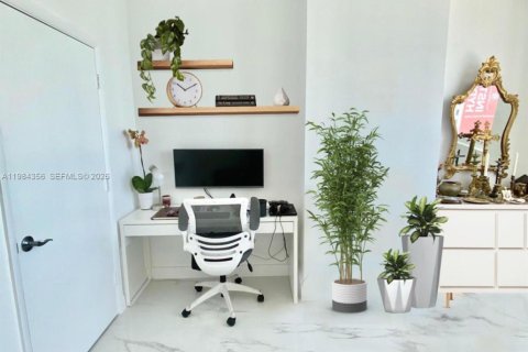 Снять в аренду кондоминиум в Майами, Флорида 2 спальни, 98.29м2, № 2045659 - фото 20