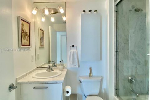 Снять в аренду кондоминиум в Майами, Флорида 2 спальни, 98.29м2, № 2045659 - фото 22