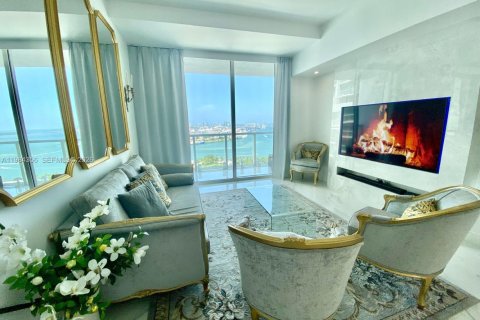 Снять в аренду кондоминиум в Майами, Флорида 2 спальни, 98.29м2, № 2045659 - фото 2