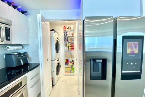 Снять в аренду кондоминиум в Майами, Флорида 2 спальни, 98.29м2, № 2045659 - фото 12