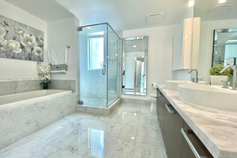 Снять в аренду кондоминиум в Майами, Флорида 2 спальни, 98.29м2, № 2045659 - фото 15