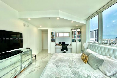 Снять в аренду кондоминиум в Майами, Флорида 2 спальни, 98.29м2, № 2045659 - фото 14