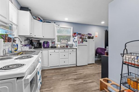 Propiedad comercial en venta en Saint Petersburg, Florida, 3 dormitorios, 230.58 m2 № 1901877 - foto 4