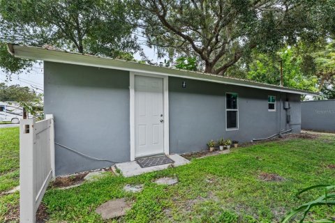 Commercial property in Saint Petersburg, Florida 3 bedrooms, 230.58 sq.m. № 1901877 - photo 11