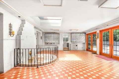 House in Miami, Florida 3 bedrooms, 481.23 sq.m. № 2080015 - photo 22