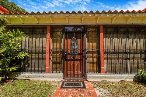 House in Miami, Florida 3 bedrooms, 481.23 sq.m. № 2080015 - photo 11