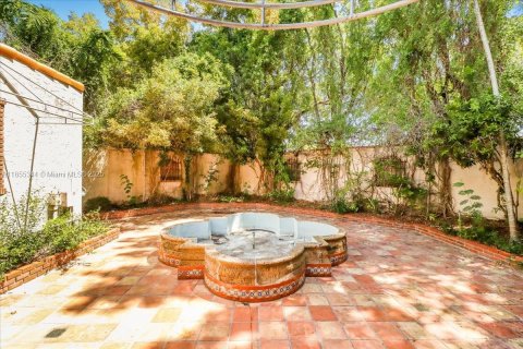 House in Miami, Florida 3 bedrooms, 481.23 sq.m. № 2080015 - photo 24