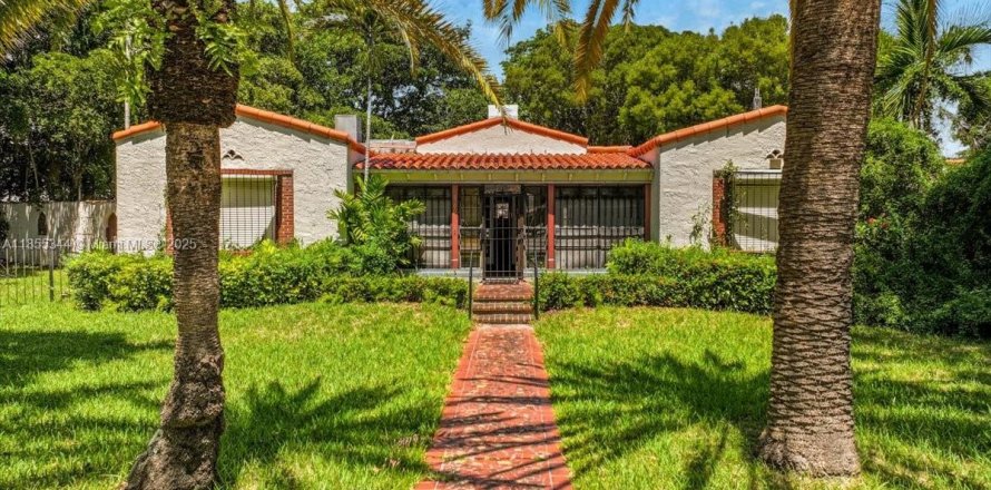 House in Miami, Florida 3 bedrooms, 481.23 sq.m. № 2080015