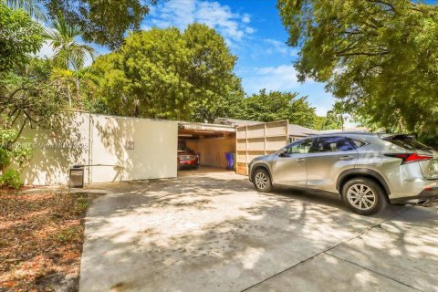 House in Miami, Florida 3 bedrooms, 481.23 sq.m. № 2080015 - photo 30