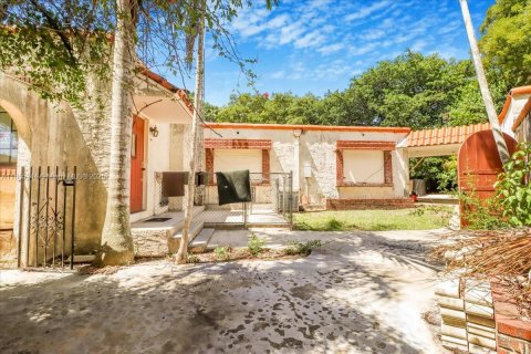 House in Miami, Florida 3 bedrooms, 481.23 sq.m. № 2080015 - photo 27
