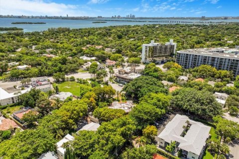 House in Miami, Florida 3 bedrooms, 481.23 sq.m. № 2080015 - photo 5