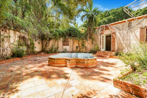 House in Miami, Florida 3 bedrooms, 481.23 sq.m. № 2080015 - photo 26