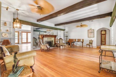 House in Miami, Florida 3 bedrooms, 481.23 sq.m. № 2080015 - photo 19