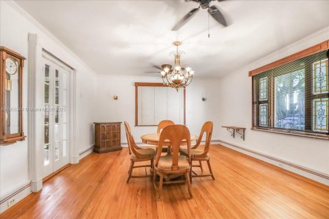 House in Miami, Florida 3 bedrooms, 481.23 sq.m. № 2080015 - photo 16