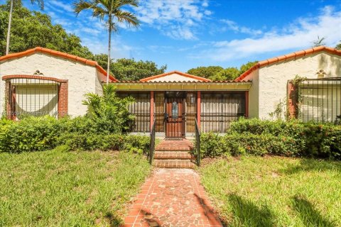 House in Miami, Florida 3 bedrooms, 481.23 sq.m. № 2080015 - photo 8