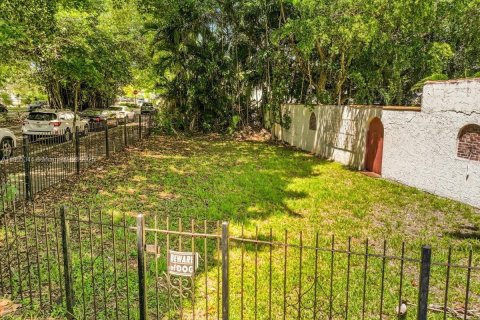 House in Miami, Florida 3 bedrooms, 481.23 sq.m. № 2080015 - photo 3