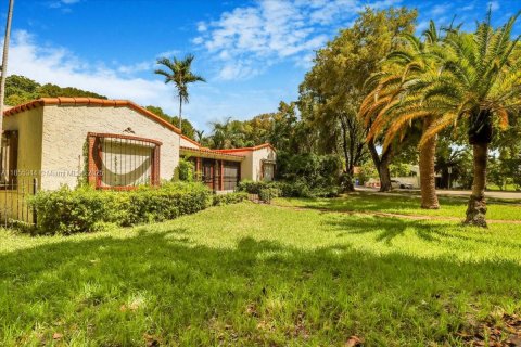 House in Miami, Florida 3 bedrooms, 481.23 sq.m. № 2080015 - photo 9
